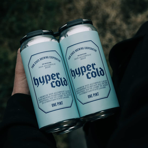 复古风格的蓝色啤酒罐